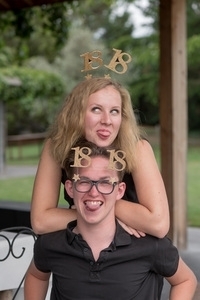 Glitzerhaarreifen zum 30. Geburtstag, Gold/Schwarz Glitzerhaarreifen zum 30. Geburtstag, Gold/Schwarz