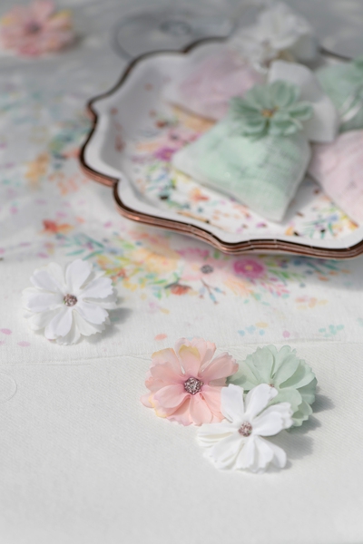 Streudeko - 12 Blüten Weiß Streudeko - 12 Blüten Weiß