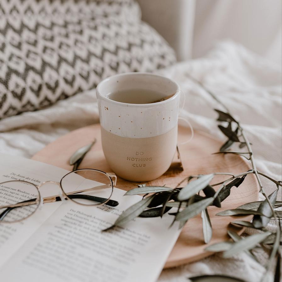 Eulenschnitt - Steingut-Becher "Do Nothing Club" Eulenschnitt - Steingut-Becher "Do Nothing Club"