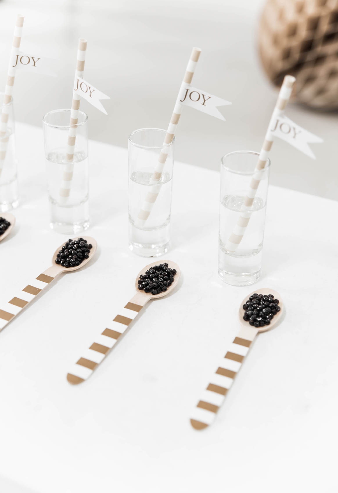 Seepferdchen - Holzbesteck Gestreift Weiß Gold 30 tlg. Seepferdchen - Holzbesteck Gestreift Weiß Gold 30 tlg.