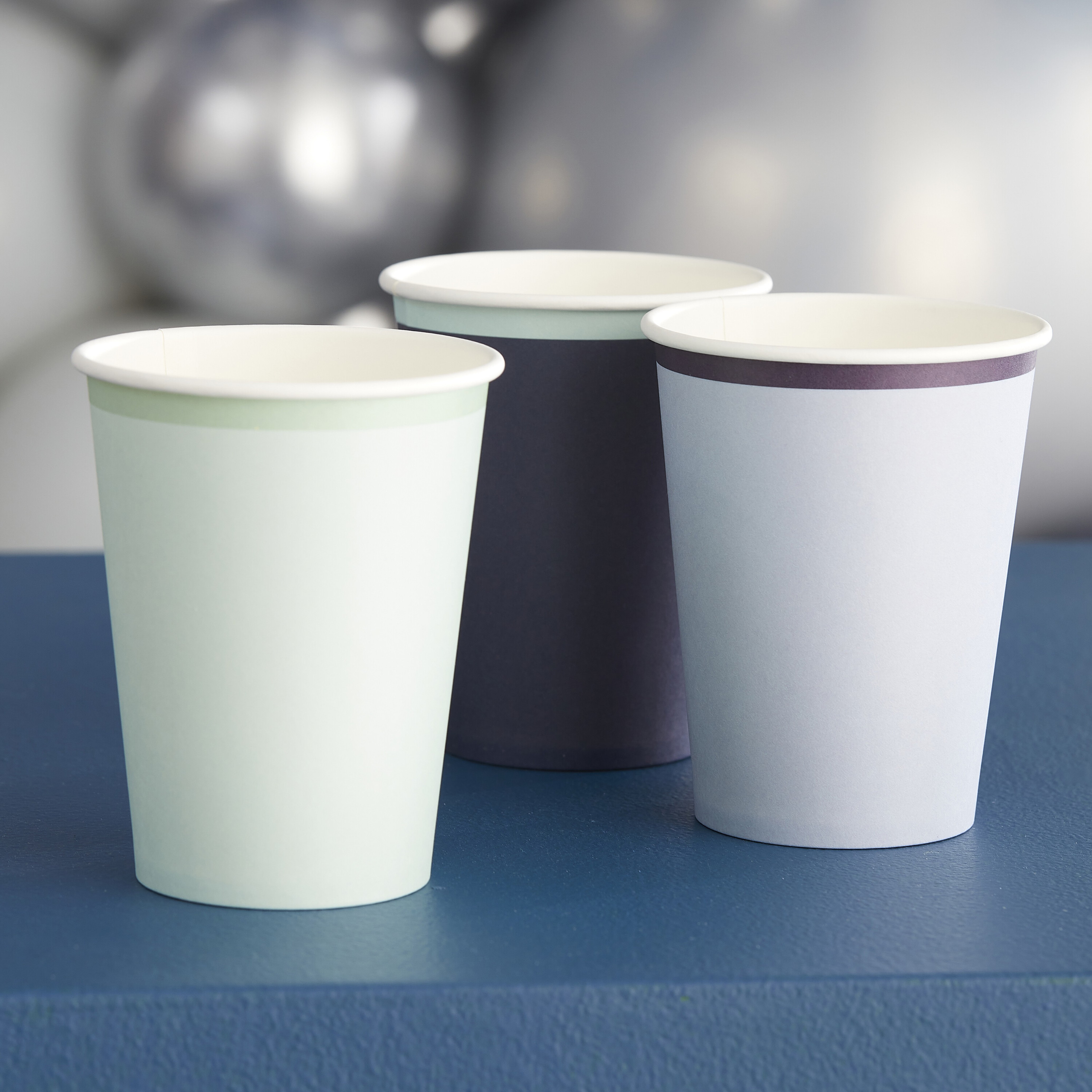 8 Pappbecher, Blau/Weiß 100% umweltfreundlich