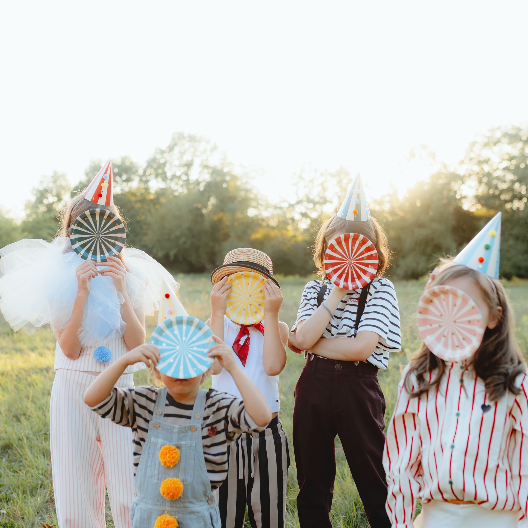 6 Pappteller "Zirkus" 18 cm 6 Pappteller "Zirkus" 18 cm