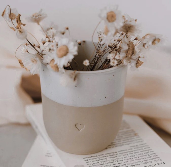 Eulenschnitt - Steingut-Becher "Herz" Eulenschnitt - Steingut-Becher "Herz"