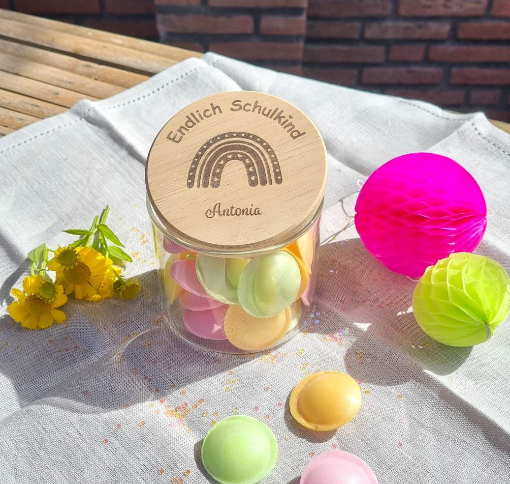 Geschenkglas Endlich Schulkind Regenbogen Herz "Name" 530ml Geschenkglas Endlich Schulkind Regenbogen Herz "Name" 530ml
