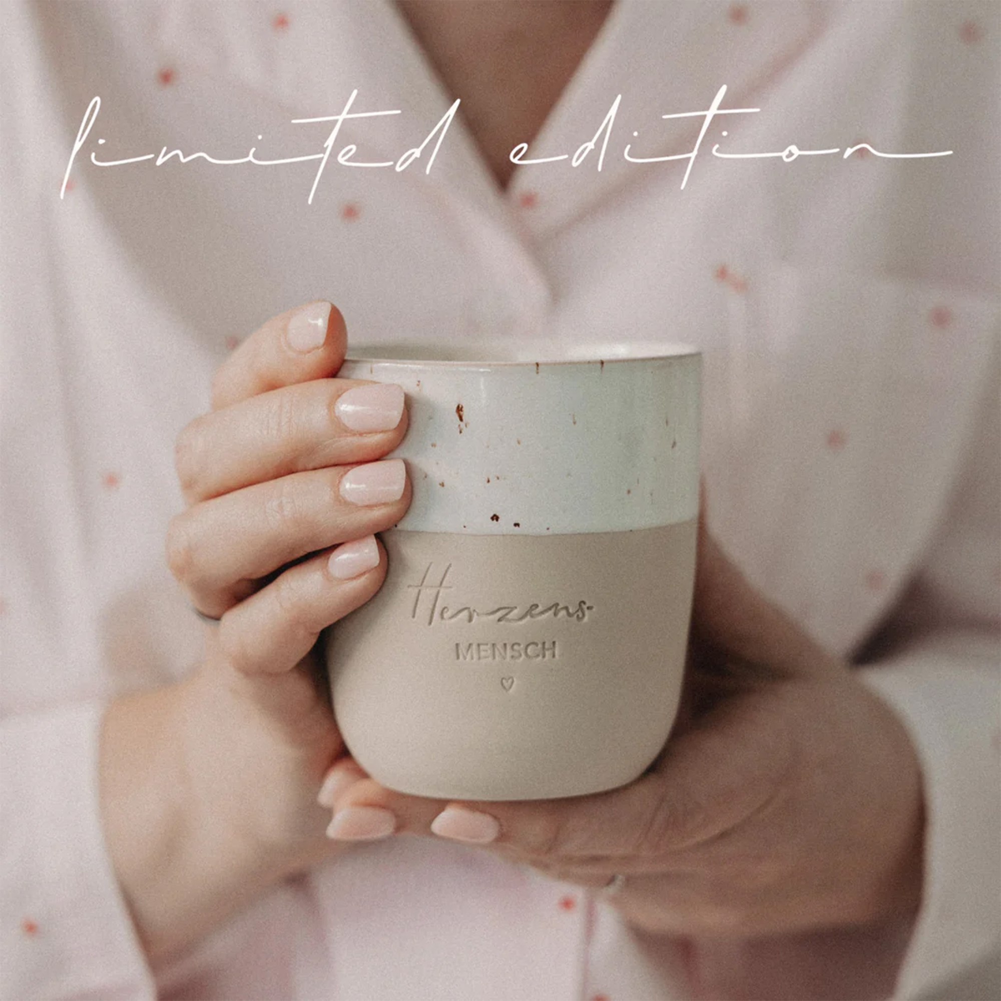 Eulenschnitt - Steingut-Becher "Herzensmensch" Limited Edition Pokal, Körperteil, Finger, Hand, Person