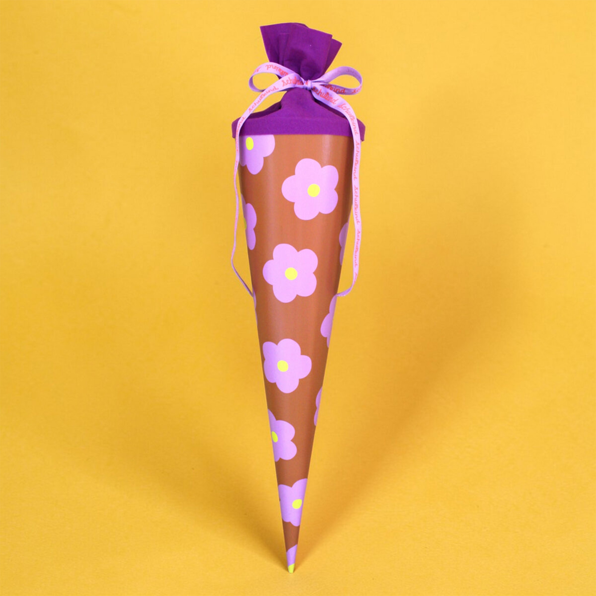 (conffetti cones?), Blumenmuster, rosa Blumen, brauner Kegel, Geschenkverpackungskegel