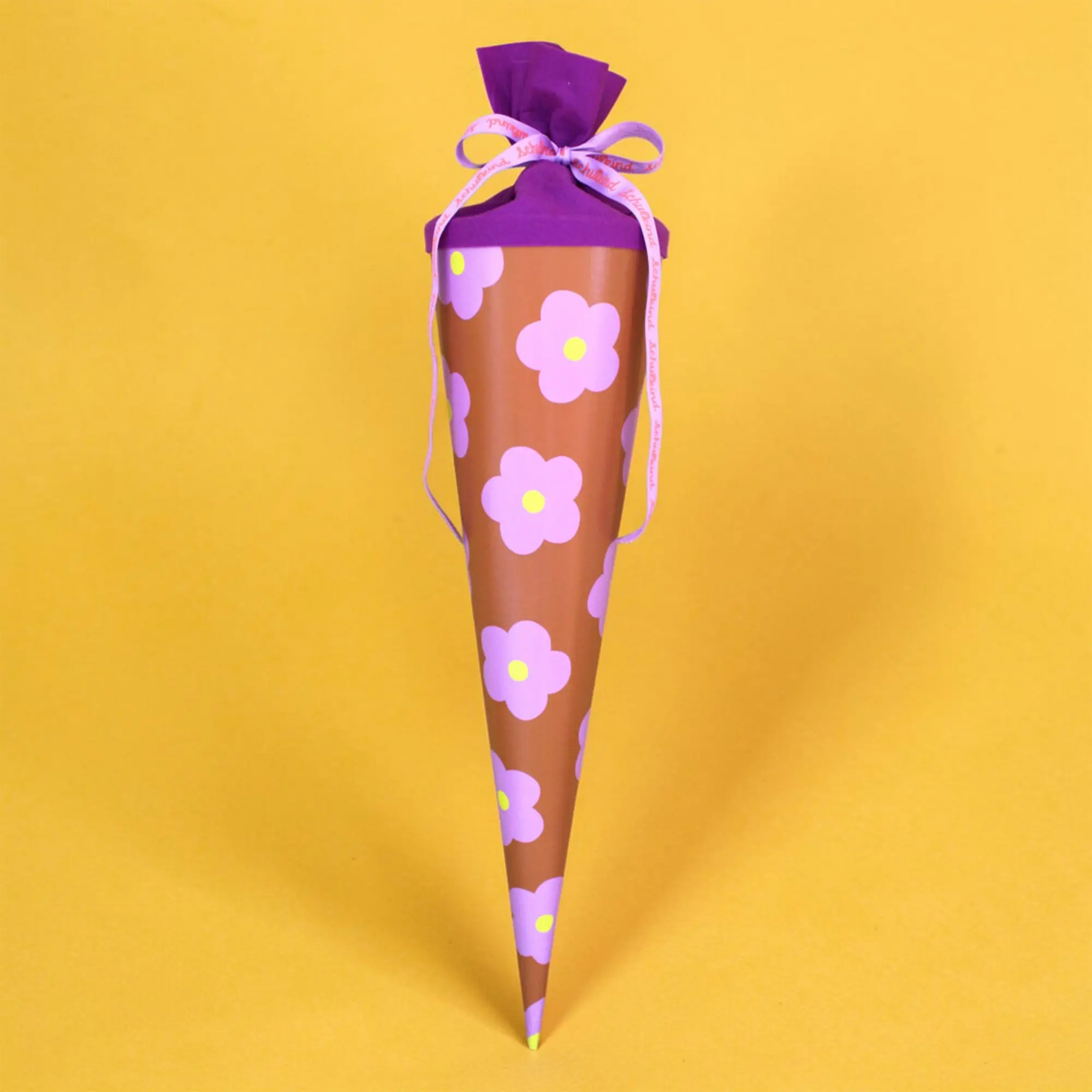 (conffetti cones?), Blumenmuster, rosa Blumen, brauner Kegel, Geschenkverpackungskegel