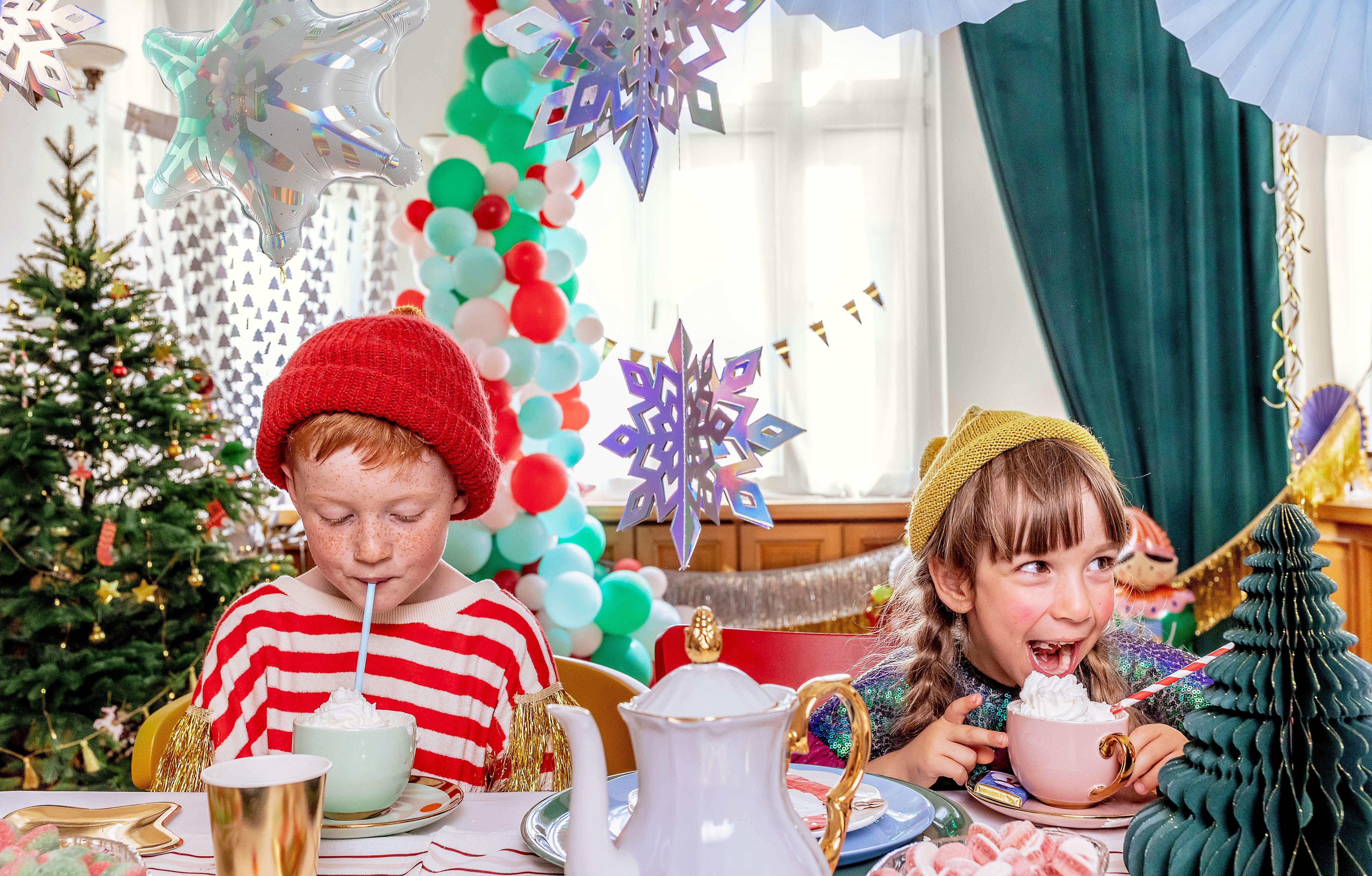 6er Set Hängedekoration "3D Schneeflocken", irisierend 6er Set Hängedekoration "3D Schneeflocken", irisierend