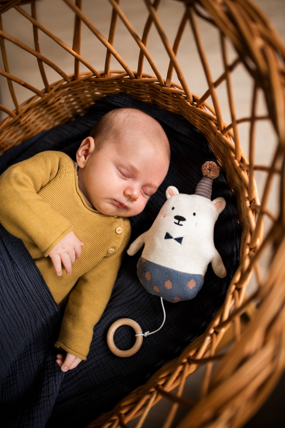 Strickspieluhr "Eisbär mit Hütchen" Strickspieluhr "Eisbär mit Hütchen"