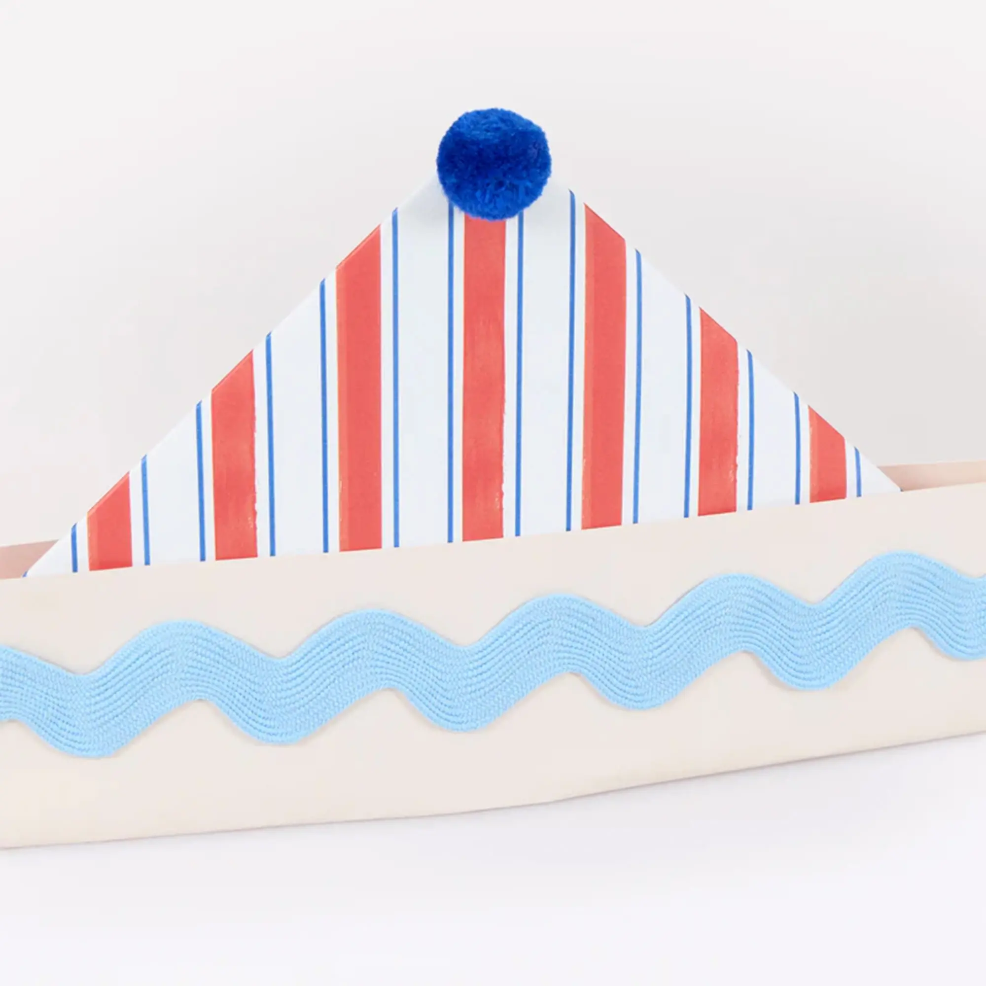 party hat, gestreiftes Muster, Pompon, Papierkonus, blaues Wellenmotiv