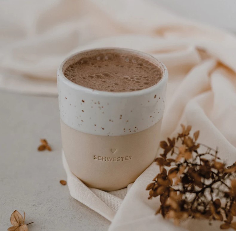 Eulenschnitt - Steingut-Becher "Schwester" Eulenschnitt - Steingut-Becher "Schwester"