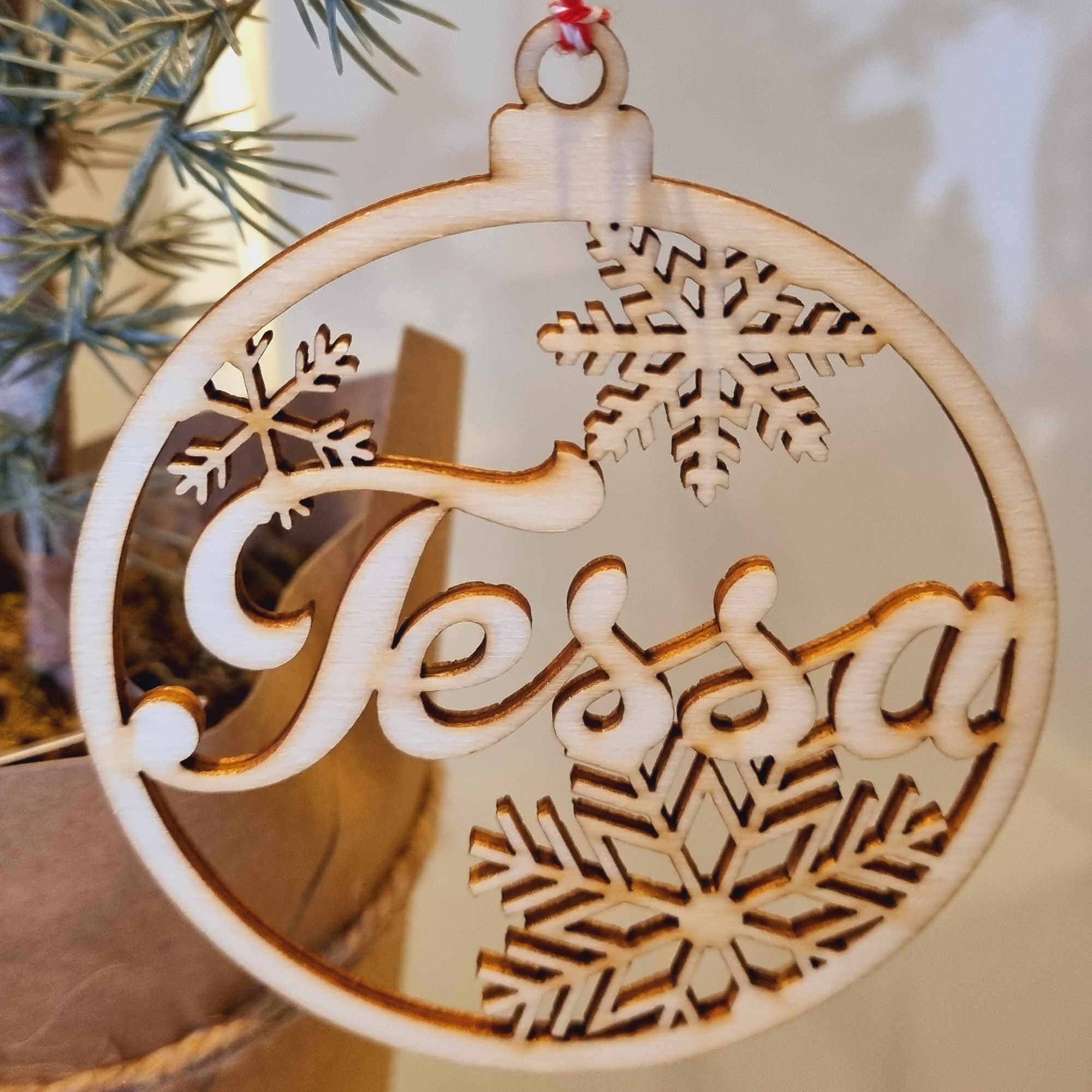 Weihnachtsschmuck Geschenkanhänger personalisiert aus Holz