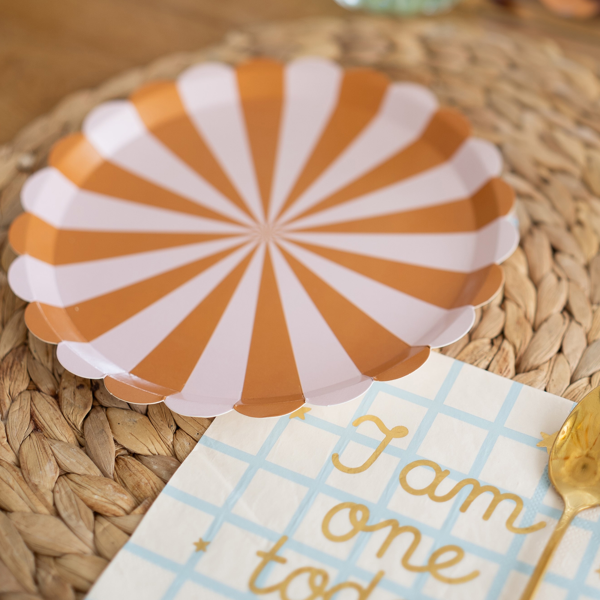 6 Pappteller "Streifen" 21 cm Essen, Mahlzeit, Gericht, Präsentation des Essens, Süßigkeiten