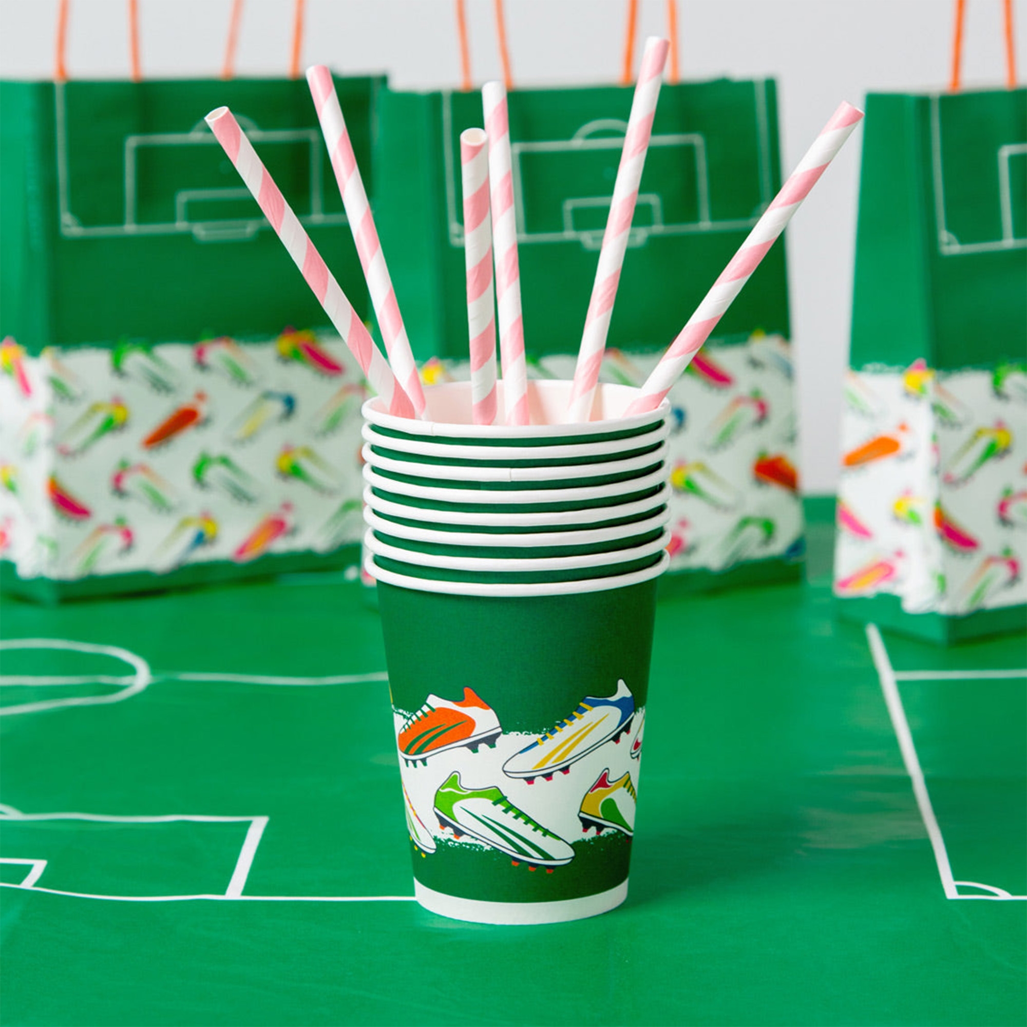8 Pappbecher "Fußball" 8 Pappbecher "Fußball"