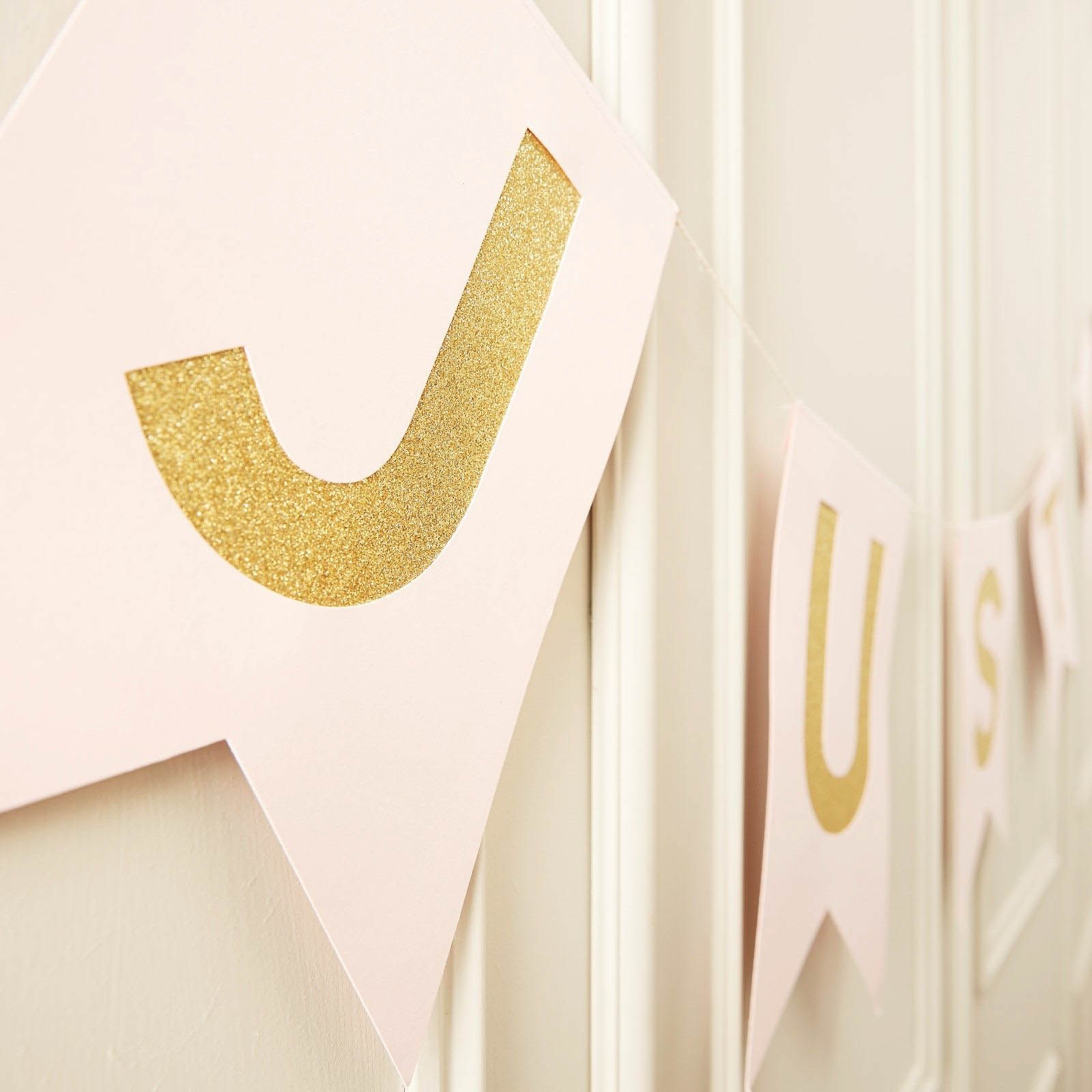 Pastel Perfection - Just Married Girlande Rosa & Gold