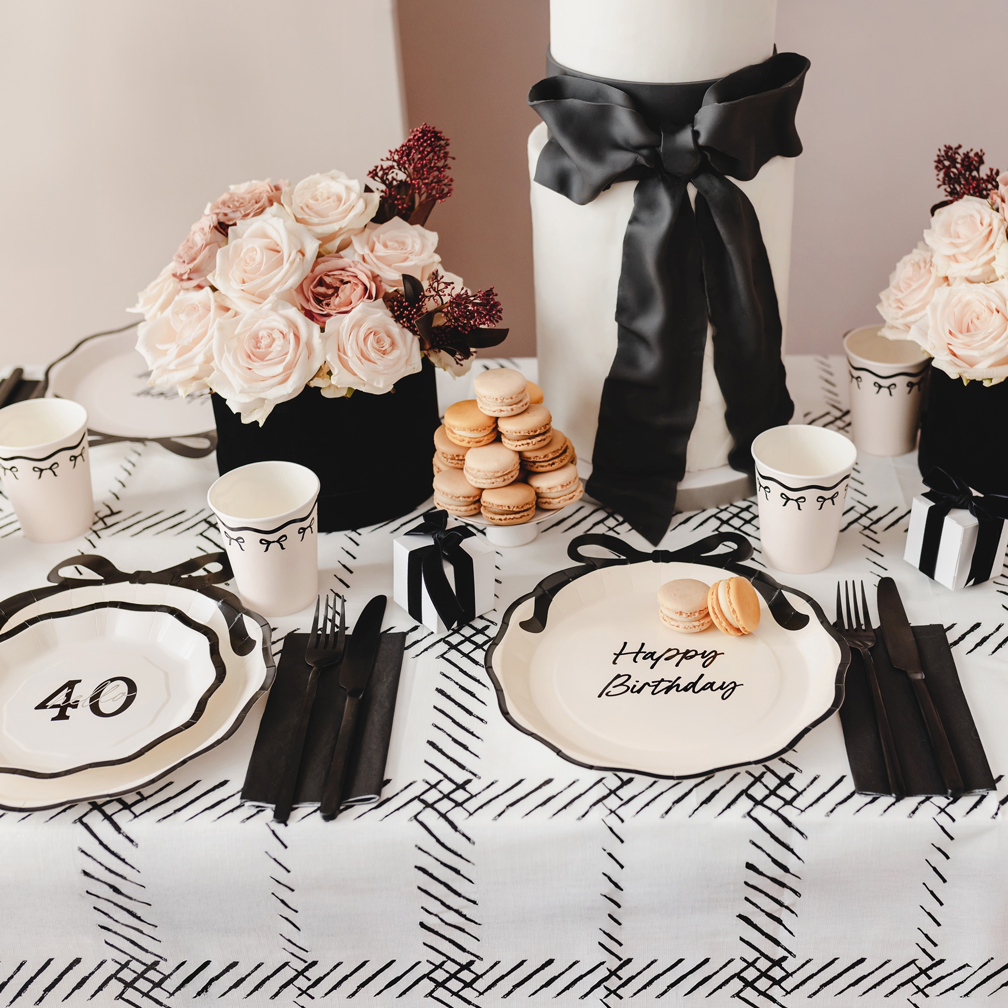 6 Pappteller "Happy Birthday mit Schleife" 24 cm 6 Pappteller "Happy Birthday mit Schleife" 24 cm