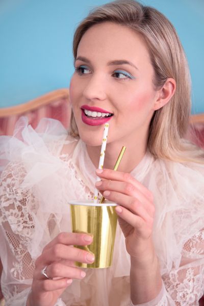 10 Papierstrohhalme, Weiß mit goldenen Herzen 10 Papierstrohhalme, Weiß mit goldenen Herzen