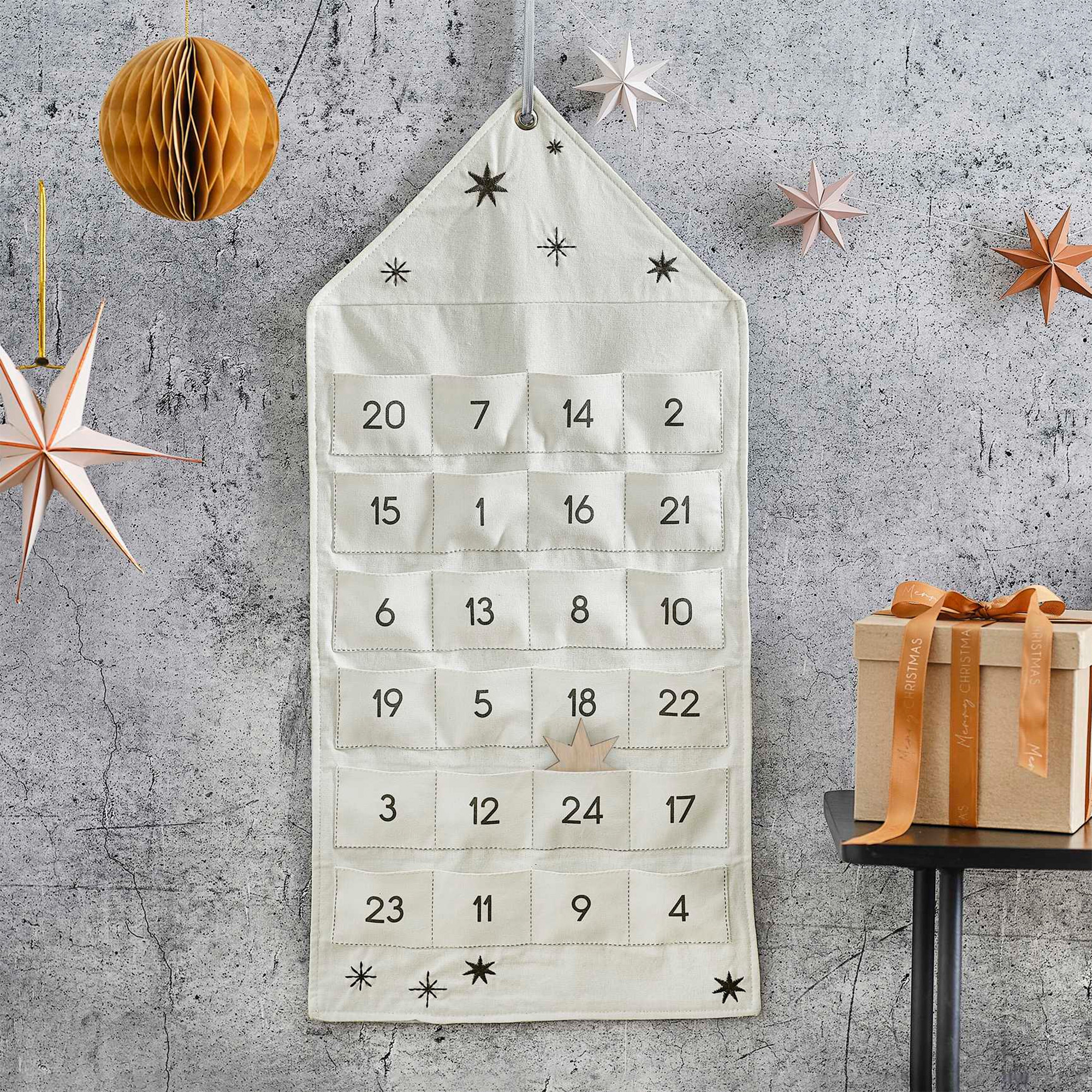 Adventskalender aus Stoff zum selbstbefüllen mit Holzstern