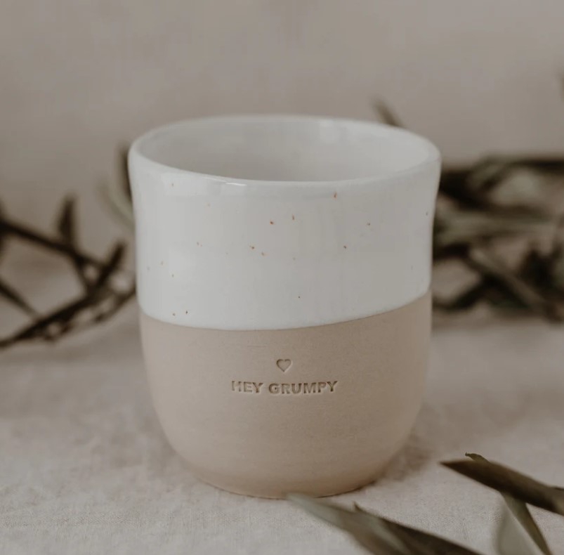 Eulenschnitt - Steingut-Becher "Hey Grumpy" Eulenschnitt - Steingut-Becher "Hey Grumpy"