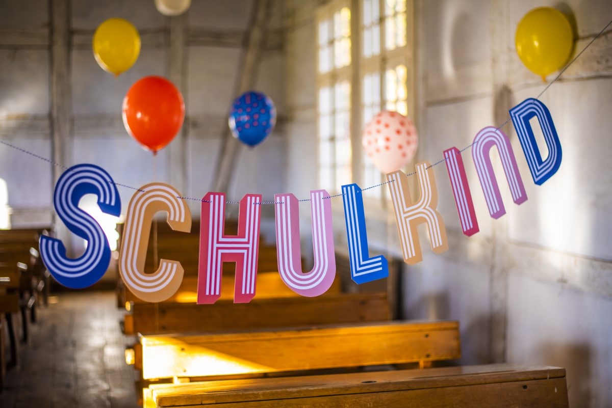 Girlande zur Einschulung "Schulkind", Bunt gestreift Girlande zur Einschulung "Schulkind", Bunt gestreift