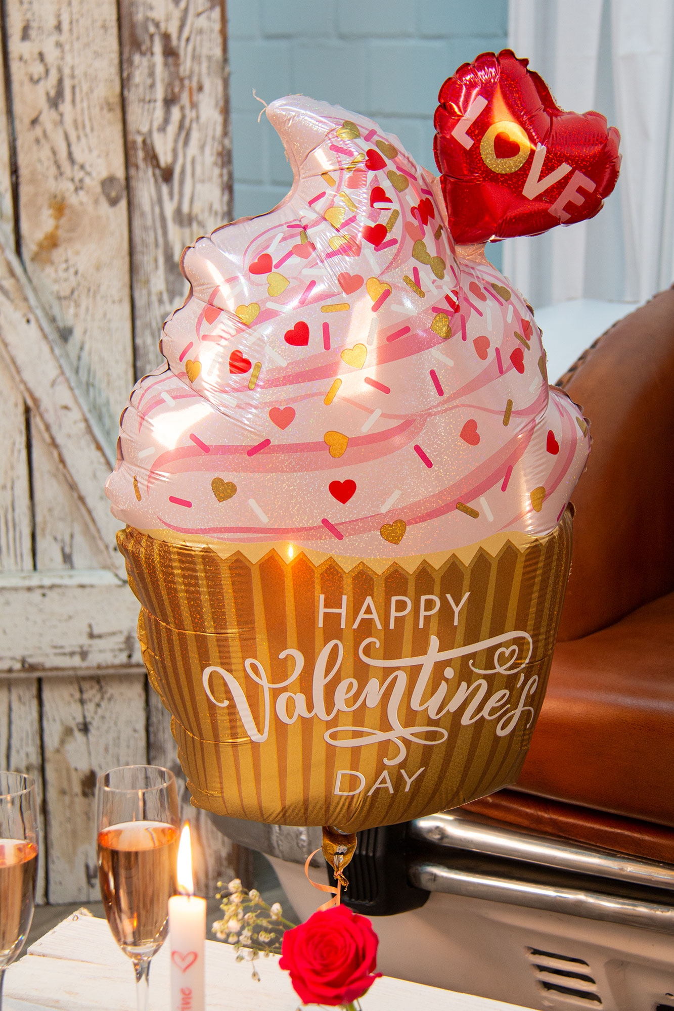 Folienballon Valentine "Golden Cupcake" 152cm Folienballon Valentine "Golden Cupcake" 152cm