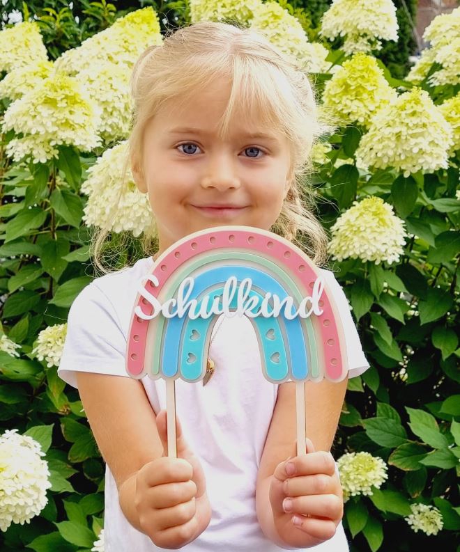 Cake Topper Regenbogen "Schulkind" Stern aus Holz & Acryl Cake Topper Regenbogen "Schulkind" Stern aus Holz & Acryl