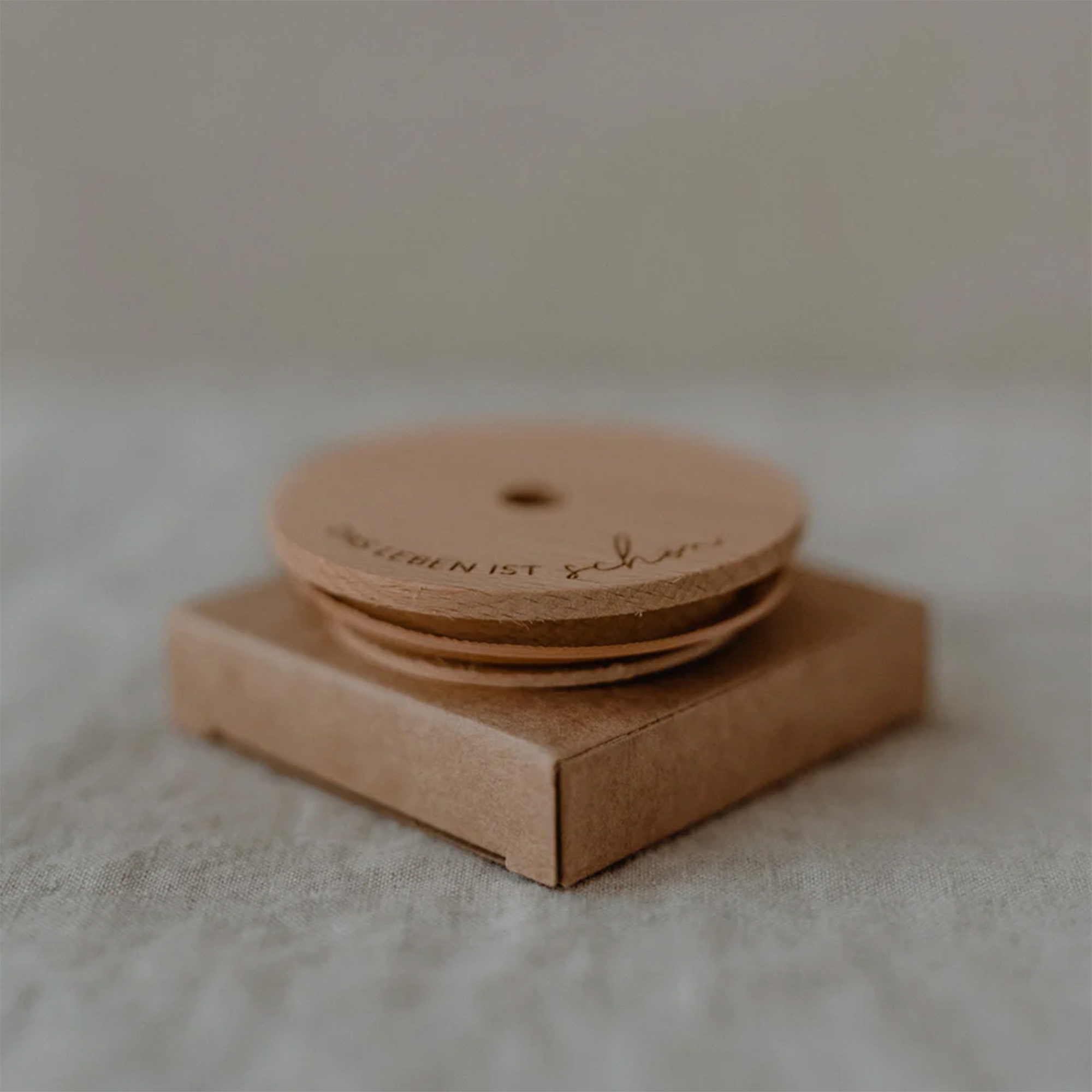 Eulenschnitt - Deckel "Das Leben ist schön" für Hohes Trinkglas Eulenschnitt - Deckel "Das Leben ist schön" für Hohes Trinkglas