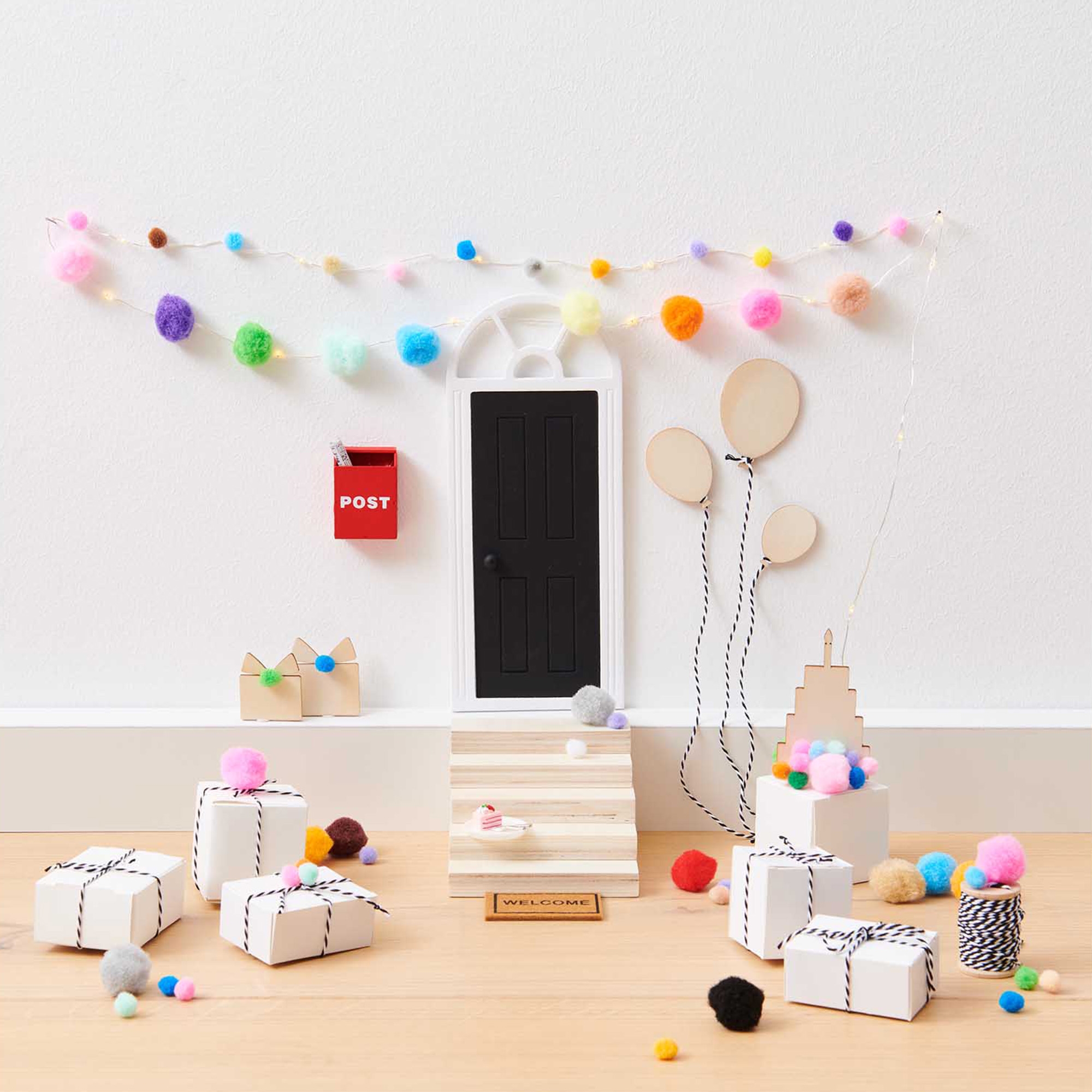 7909b3a149579df726a2cbc85feeaf31a794bddd Miniatur Wichteltür "Tür mit Bogen, Schwarz-Weiß" 23,8 cm