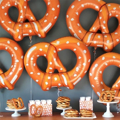 15e74f104579cf75d1875626b99abe4b2ba38086 Pokal, Essen, Brezel, Burger