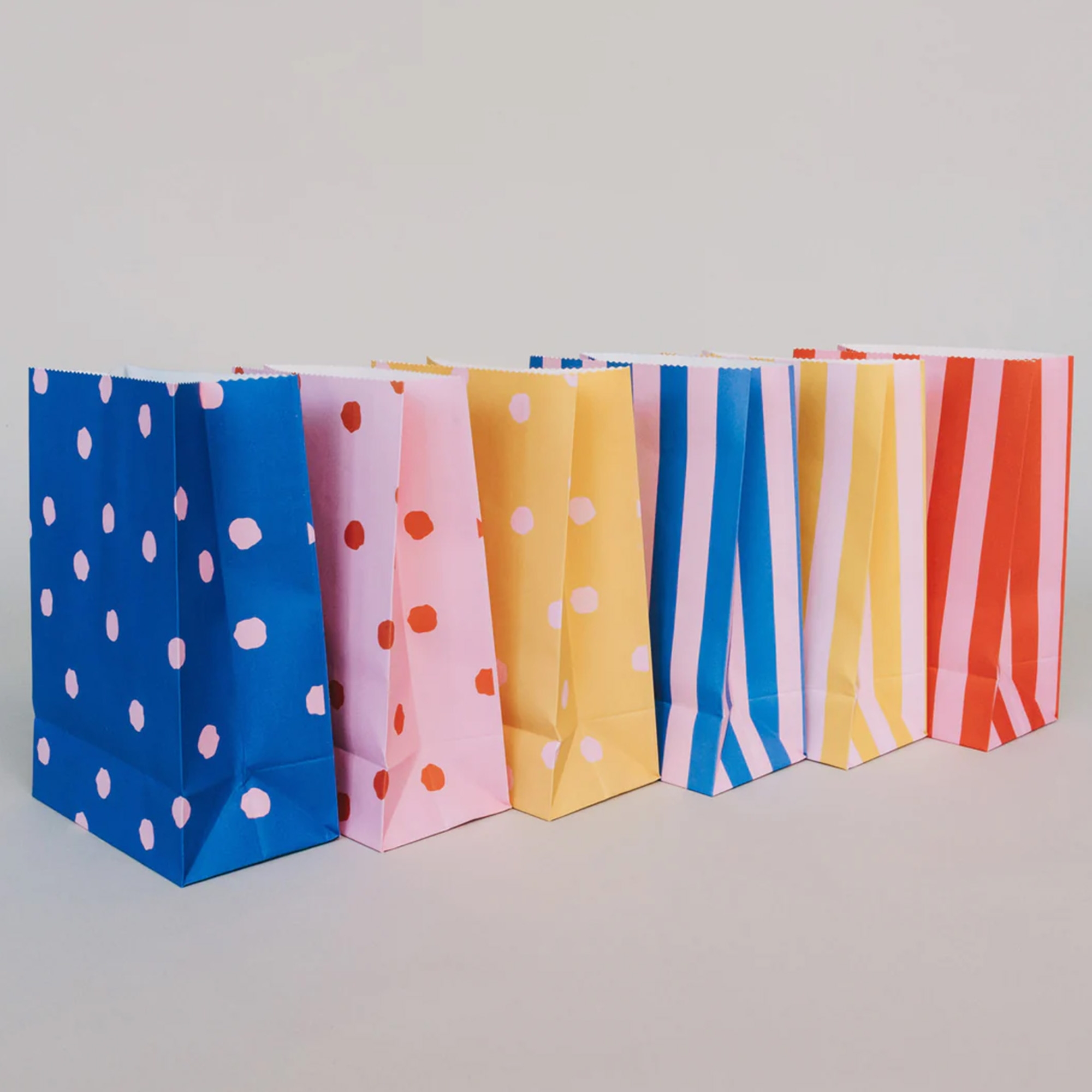 Eulenschnitt - 6er Set Papiertüten "Streifen & Punkte" Rosa S Geschenkverpackung, Geschenktüten, Punktegummi Muster, bunt, Papptüten