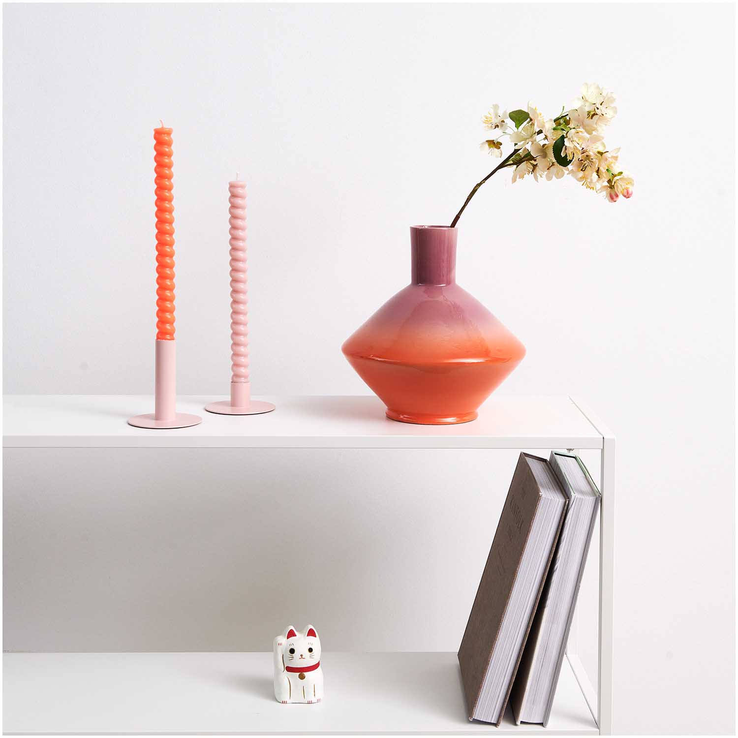 Spiralkerze groß - Neon Orange Ø 2,4cm Spiralkerze groß - Neon Orange Ø 2,4cm