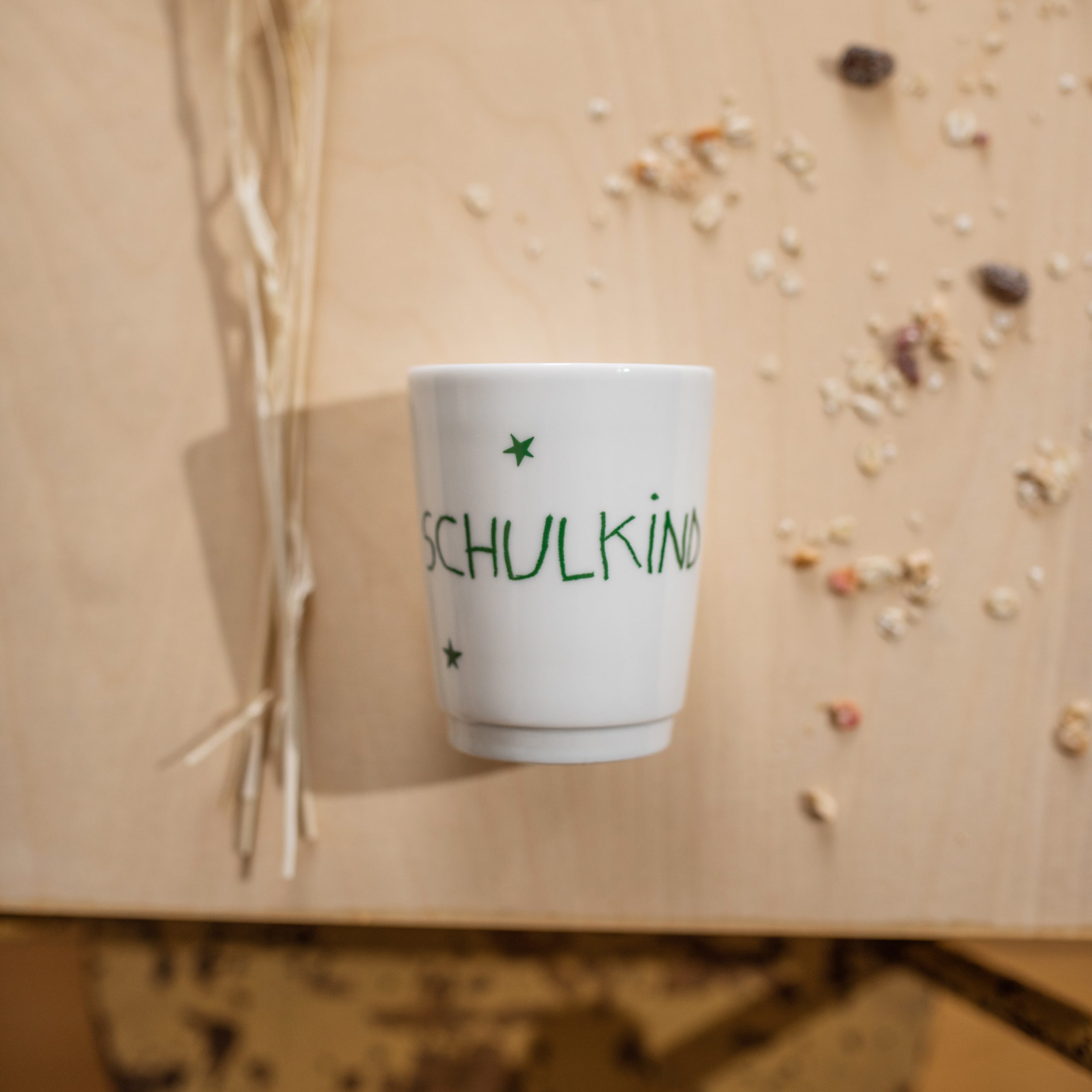 Einschulung - Porzellanbecher "Schulkind", Grün Einschulung - Porzellanbecher "Schulkind", Grün