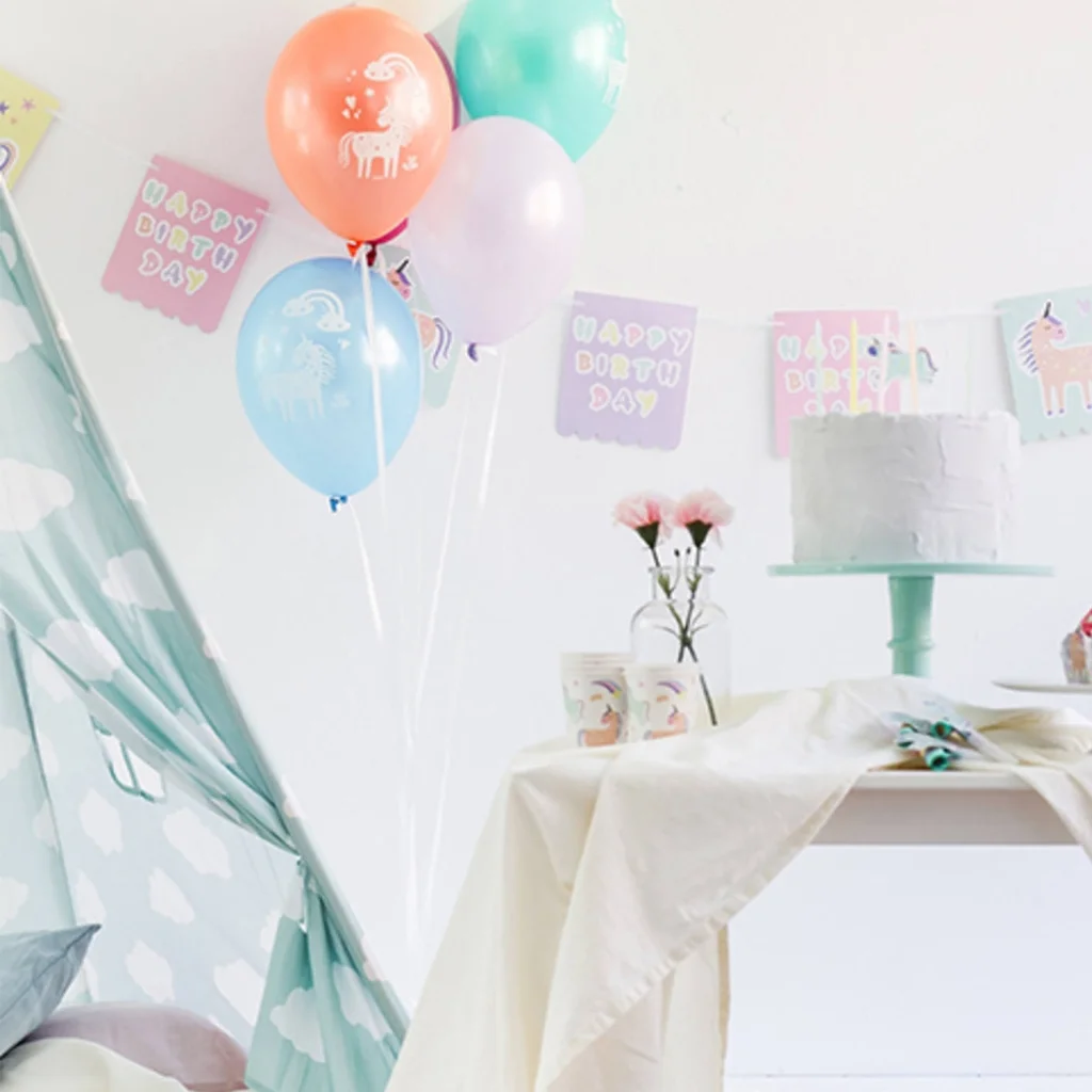 Geburtstagsparty, Dekoration, Ballons, Torte, Banner