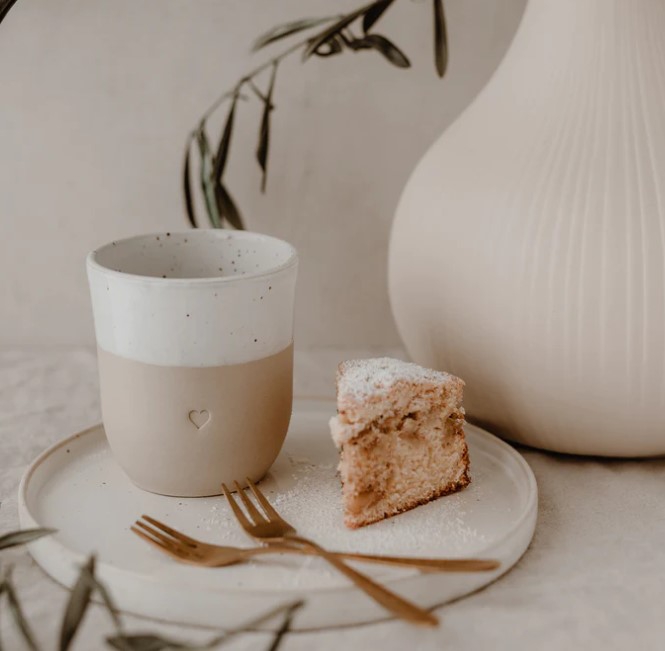 Eulenschnitt - Steingut-Becher "Herz" Eulenschnitt - Steingut-Becher "Herz"