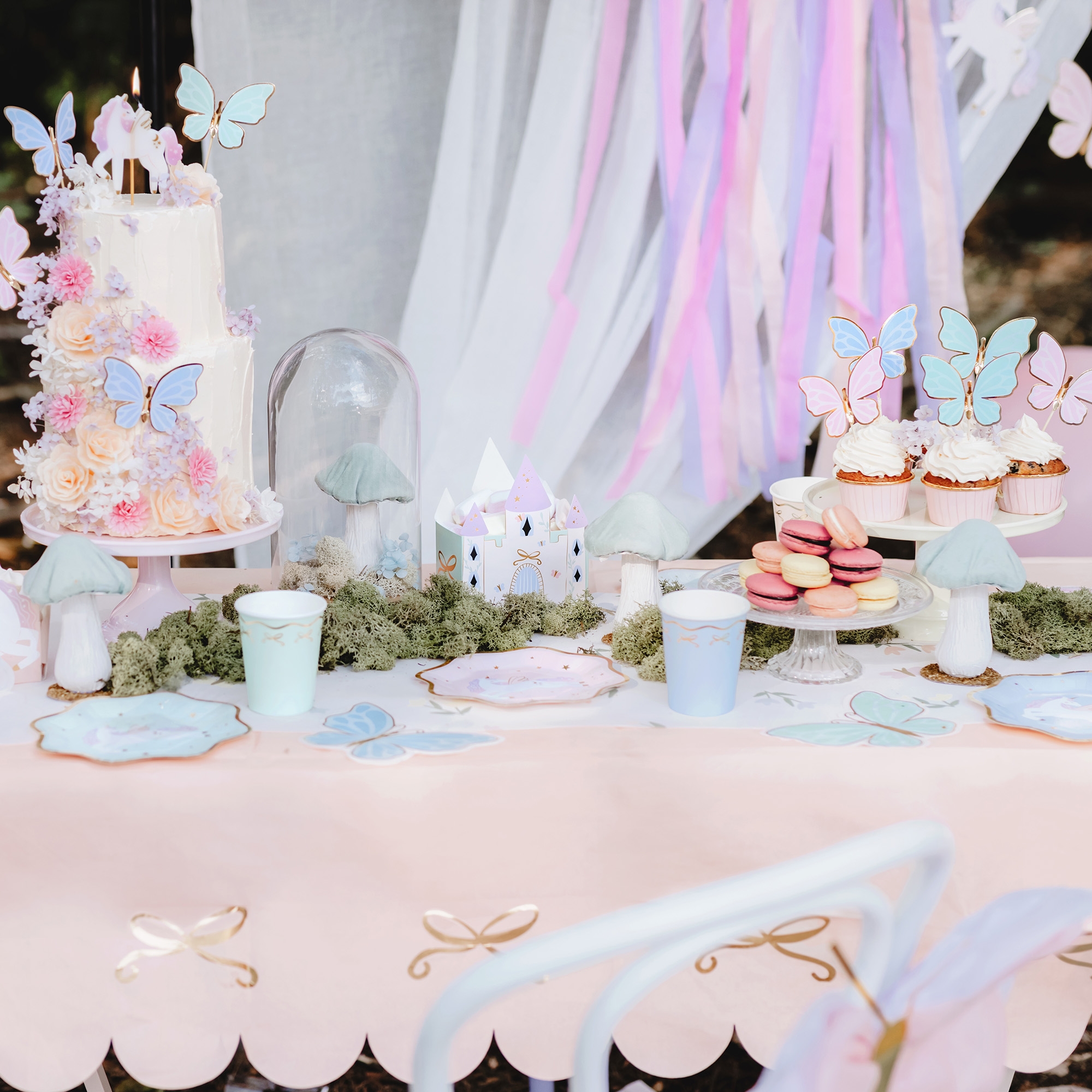 3a8fef1aaaf2bef5457b9f0e918fb45628f1c2ec 6 Pappteller "Einhorn" 18 cm