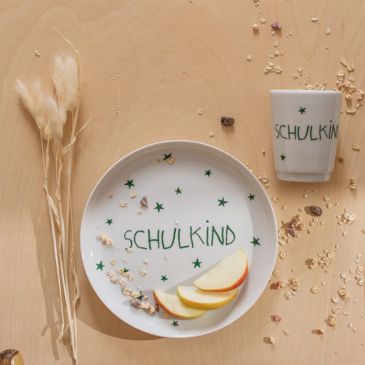 Einschulung - Porzellanbecher "Schulkind", Grün Einschulung - Porzellanbecher "Schulkind", Grün