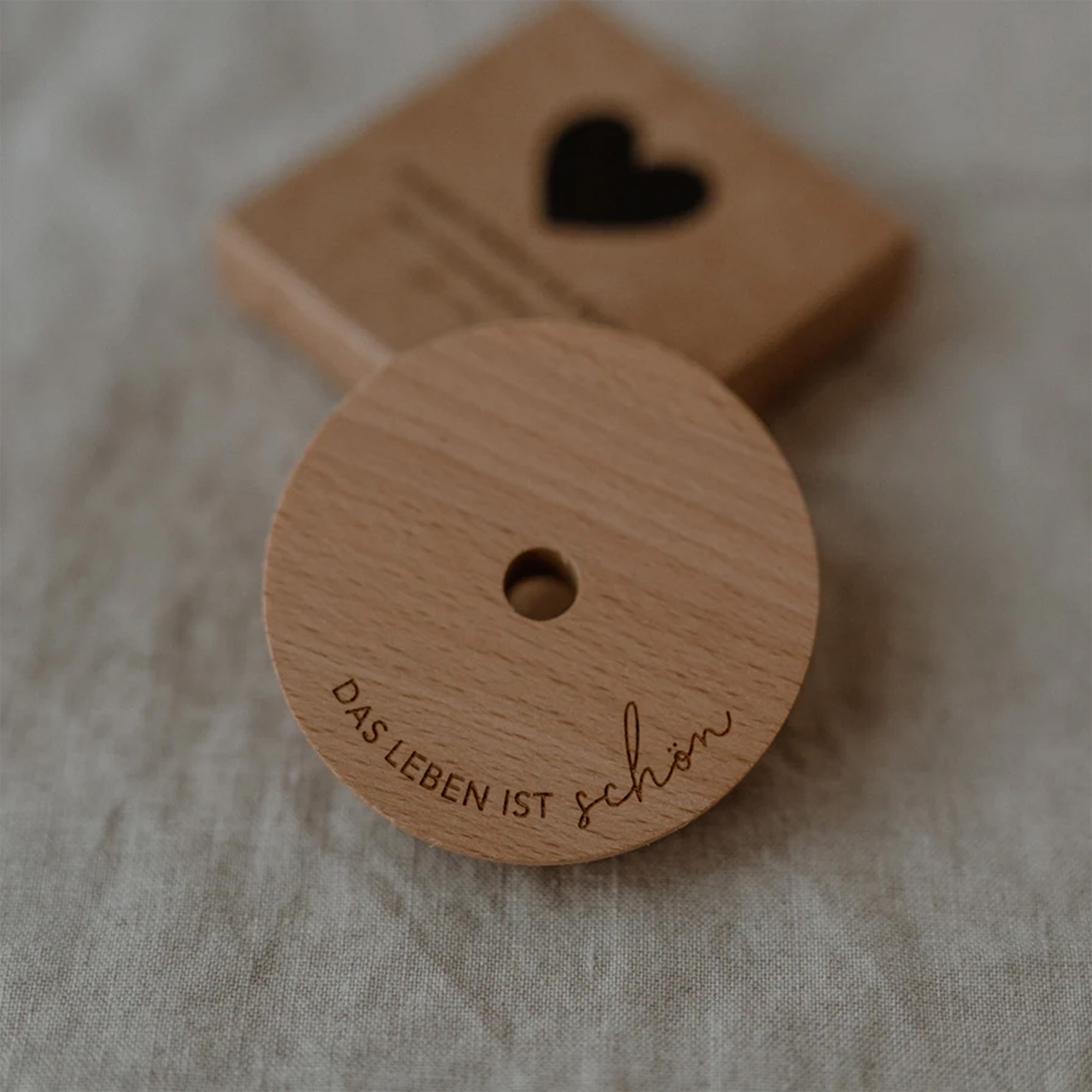 Eulenschnitt - Deckel "Das Leben ist schön" für Hohes Trinkglas Holz