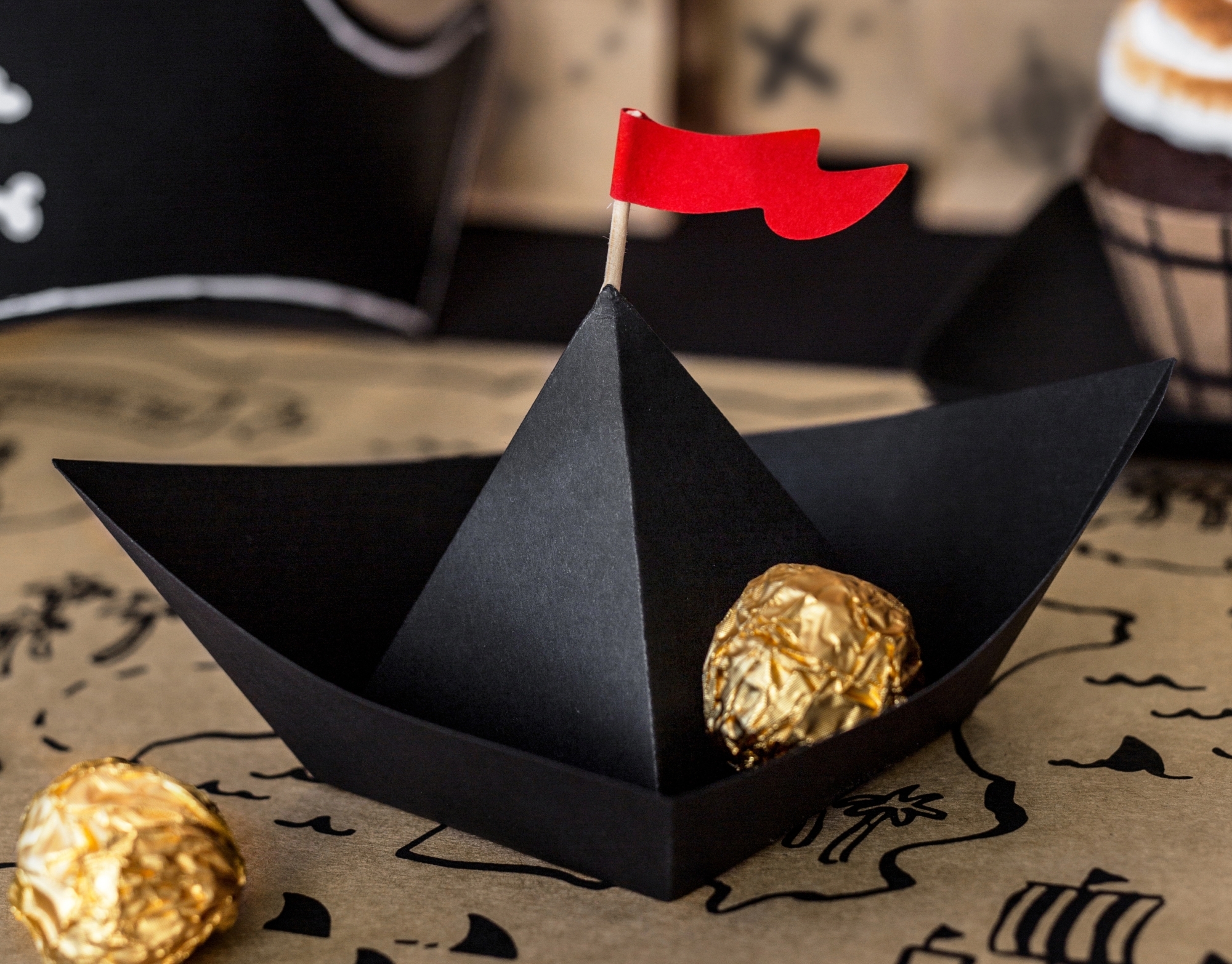 Piraten - Papier Dekoration Bötchen Piraten - Papier Dekoration Bötchen